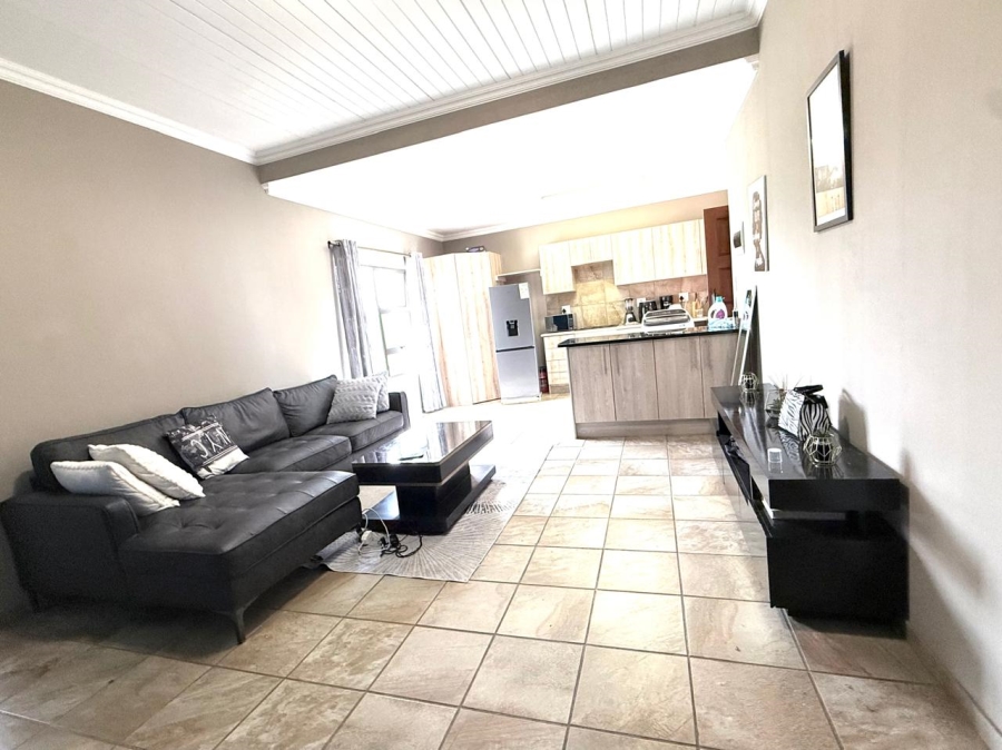 2 Bedroom Property for Sale in Gateway Manor North West